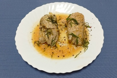 Тушеные свиные рулеты с сыром — рецепт для мультиварки Тушеные свиные рулеты с сыром — рецепт для мультиварки