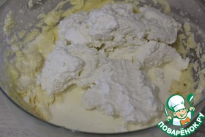 Творожная пасха с клубничным соусом Творожная пасха с клубничным соусом