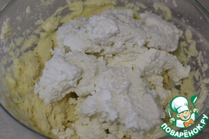 Творожная пасха с клубничным соусом Творожная пасха с клубничным соусом