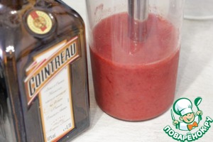 Творожная пасха с клубничным соусом Творожная пасха с клубничным соусом