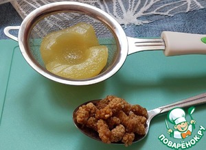 Творожный салат с грушей и шелковицей