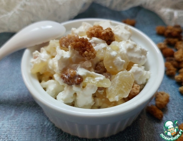 Творожный салат с грушей и шелковицей