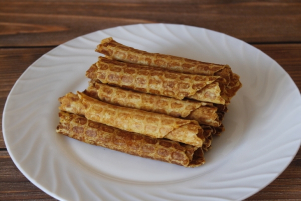 Тыквенные вафельные трубочки с декором Тыквенные вафельные трубочки с декором