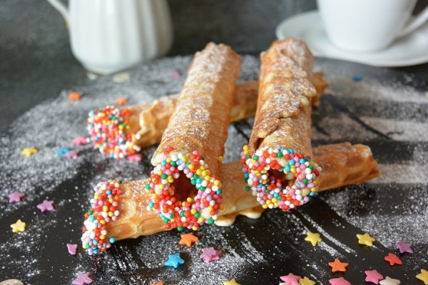 Тыквенные вафельные трубочки с декором Тыквенные вафельные трубочки с декором