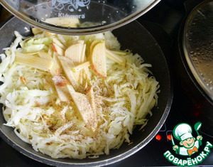 Утиные ножки с тушёной капустой