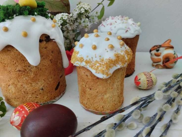 Ванильно-мятный кулич с желатиновой глазурью