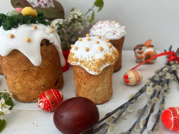 Ванильно-мятный кулич с желатиновой глазурью