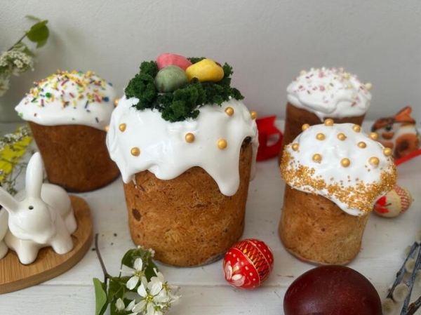 Ванильно-мятный кулич с желатиновой глазурью