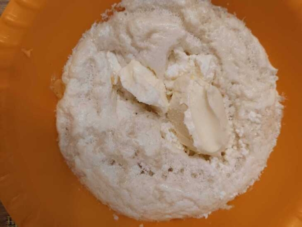 Ванильно-мятный кулич с желатиновой глазурью