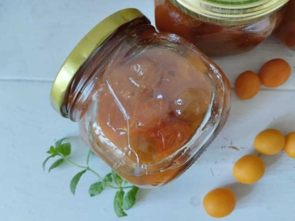 Варенье из алычи с косточками