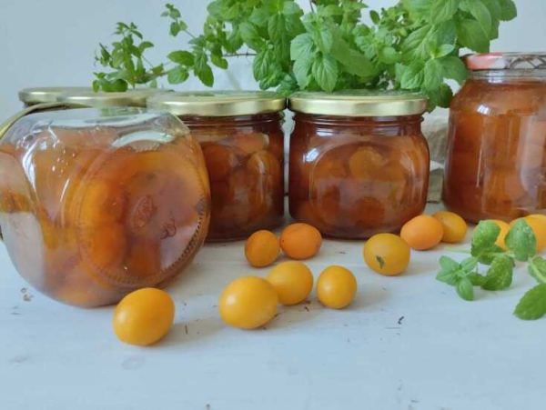 Варенье из алычи с косточками