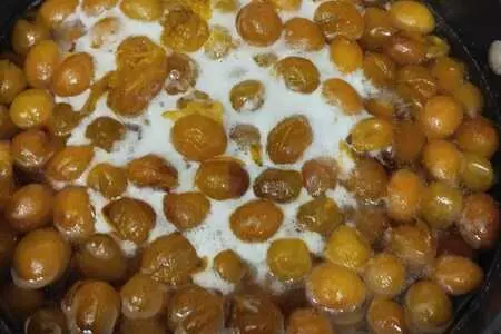 Варенье из алычи с косточками