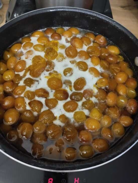 Варенье из алычи с косточками