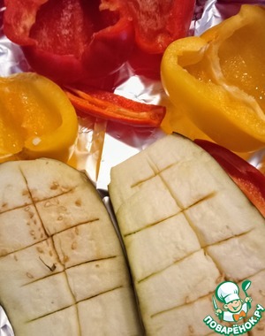 Восточно-европейское блюдо из жареных перцев Восточно-европейское блюдо из жареных перцев