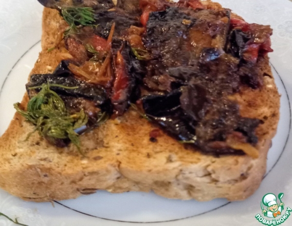 Восточно-европейское блюдо из жареных перцев Восточно-европейское блюдо из жареных перцев