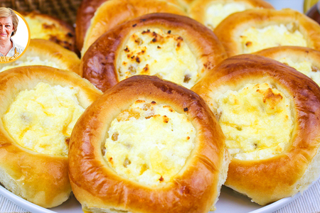 Воздушные ватрушки с творогом и изюмом Воздушные ватрушки с творогом и изюмом