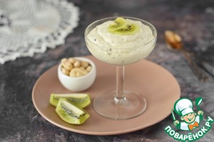 Взбитый творог с кешью и киви Взбитый творог с кешью и киви