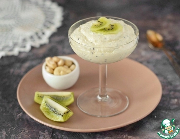 Взбитый творог с кешью и киви Взбитый творог с кешью и киви