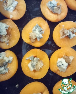 Закуска из абрикосов и Дорблю Закуска из абрикосов и Дорблю