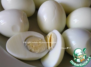 Закуска из яиц в красном соусе