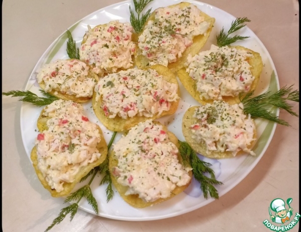 Закуска на чипсах из крабовых палочек Закуска на чипсах из крабовых палочек