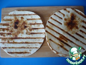 Закуска с тунцом на лепешке Закуска с тунцом на лепешке