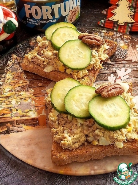 Закусочные тосты с тунцом