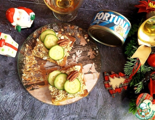 Закусочные тосты с тунцом