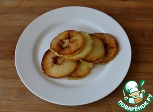 Закусочный мильфей из яблок с печенью