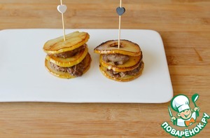 Закусочный мильфей из яблок с печенью