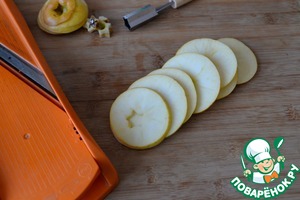 Закусочный мильфей из яблок с печенью