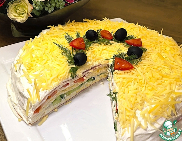 Закусочный торт из лаваша с ветчиной и сыром