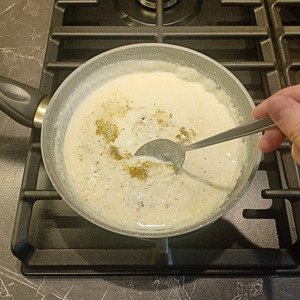 Запеченая белая рыба с сырным соусом