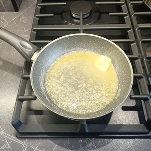 Запеченая белая рыба с сырным соусом