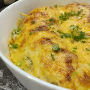 Запеченая белая рыба с сырным соусом