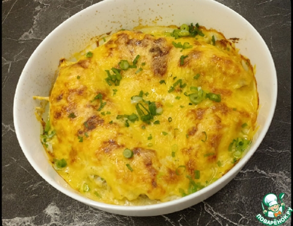 Запеченая белая рыба с сырным соусом