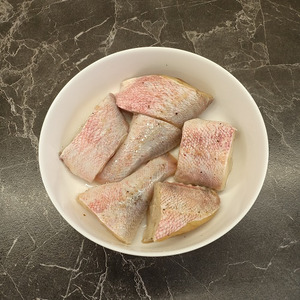 Запеченая белая рыба с сырным соусом