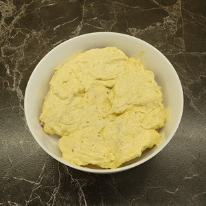 Запеченая белая рыба с сырным соусом