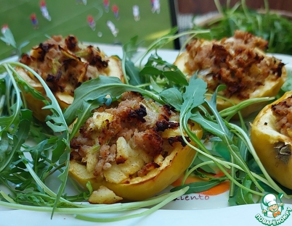 Запеченные яблоки с фаршем индейки