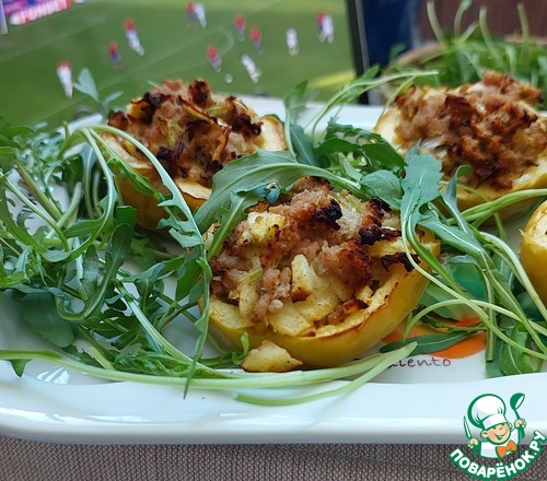 Запеченные яблоки с фаршем индейки