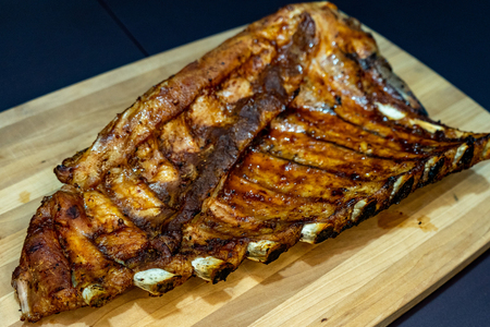 Запеченные свиные ребрышки в духовке