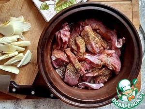 Запечённая пряная индейка с молодой капустой Запечённая пряная индейка с молодой капустой