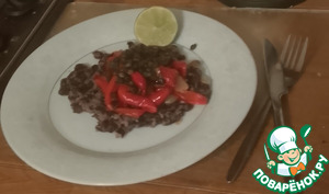 Запечённые перцы, фасоль и каперсы