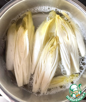 Запечённый цикорий в сливочном соусе