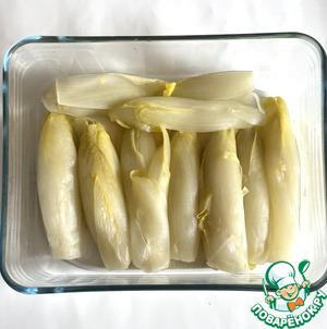 Запечённый цикорий в сливочном соусе