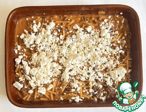 Запеканка с макаронами, фаршем и фетой