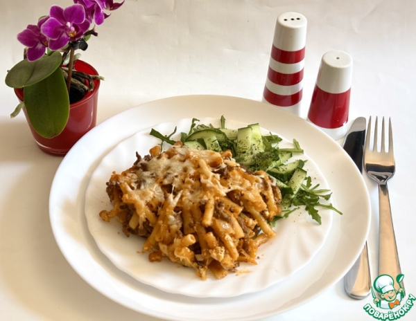 Запеканка с макаронами, фаршем и фетой