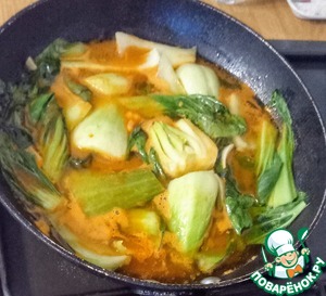 Зелень в сливочном соусе с кочудяном