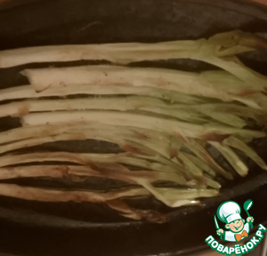 Зелёный лук с жареным чесноком, нутом Зелёный лук с жареным чесноком, нутом