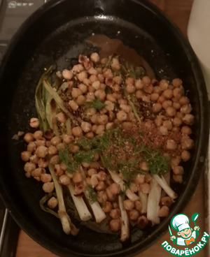 Зелёный лук с жареным чесноком, нутом Зелёный лук с жареным чесноком, нутом